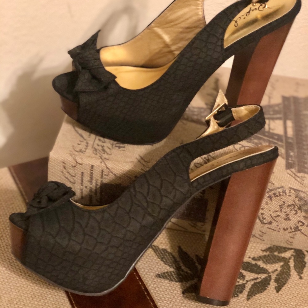 Qupid Wood Platform Heels 7.5